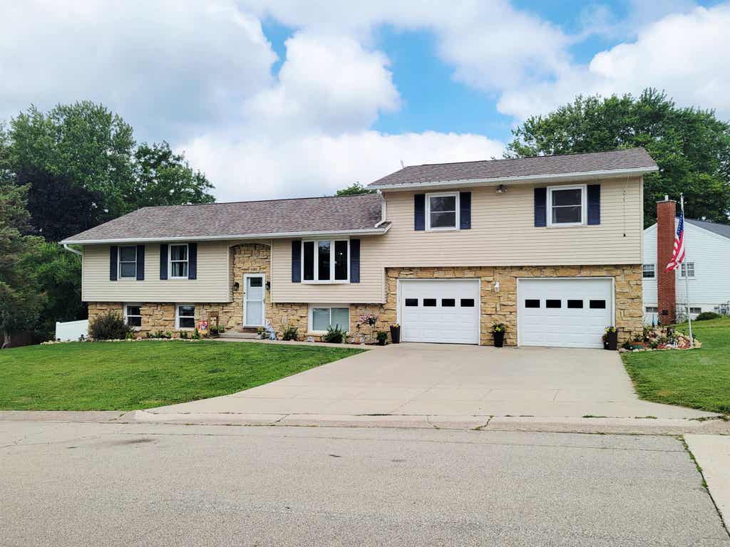 Photo of Dubuque, IA 52002 (MLS # 155366)