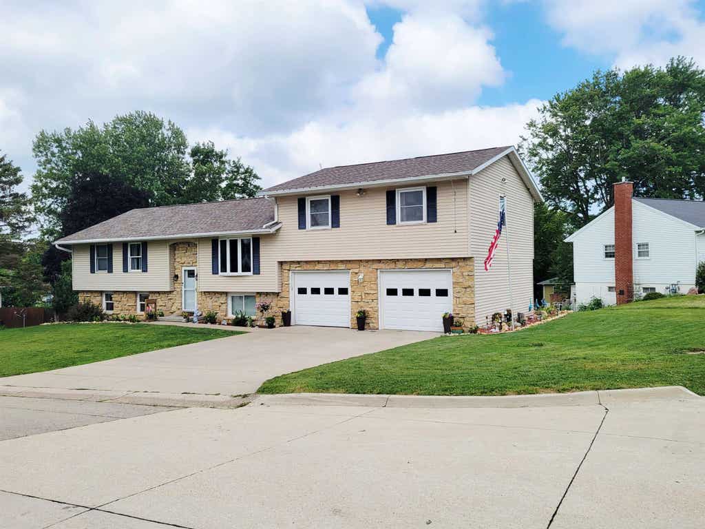 Photo of Dubuque, IA 52002 (MLS # 155366)