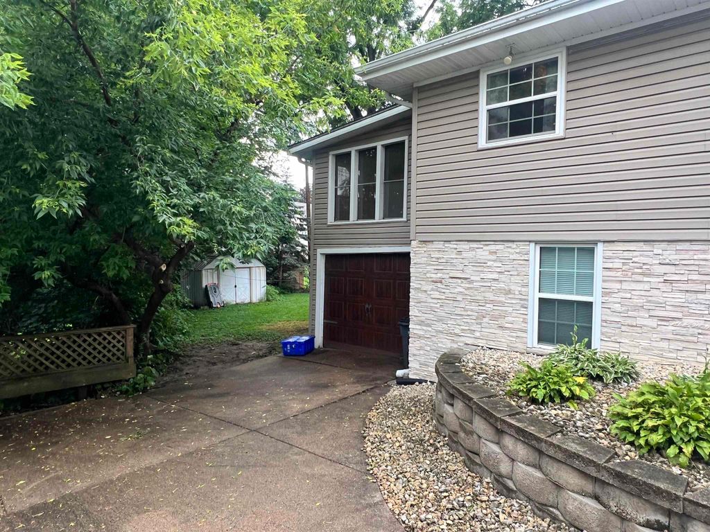 Photo of Dubuque, IA 52001 (MLS # 155064)