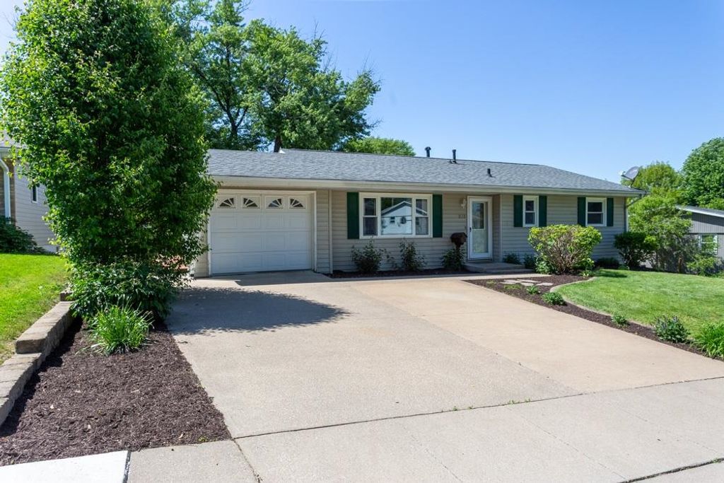 Photo of Dubuque, IA 52001 (MLS # 154682)