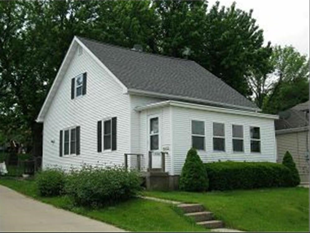 Photo of Dubuque, IA 52001 (MLS # 156031)