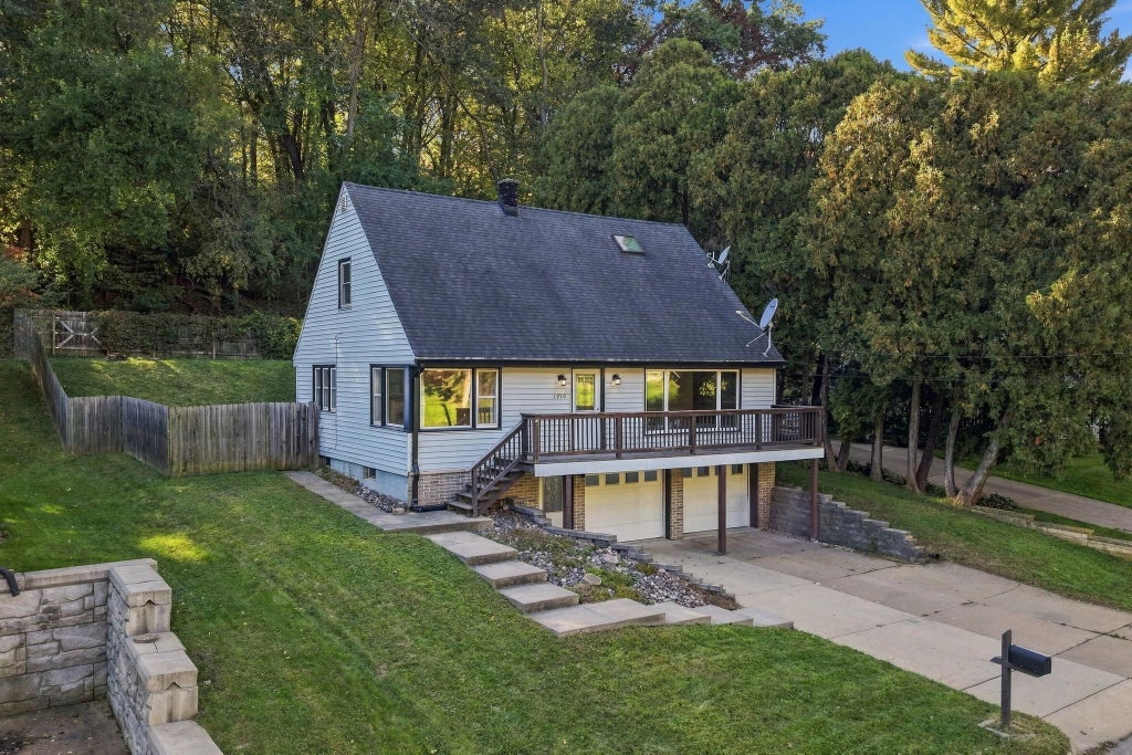 Photo of Dubuque, IA 52001 (MLS # 155899)