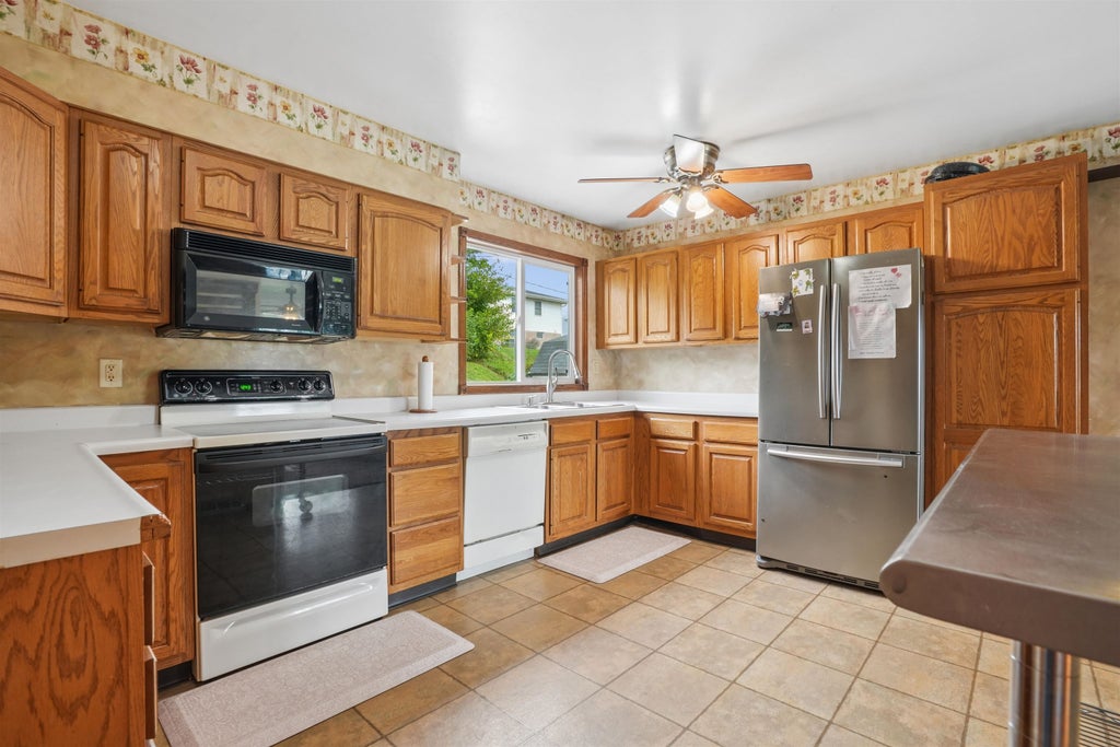Photo of Dubuque, IA 52001 (MLS # 155807)