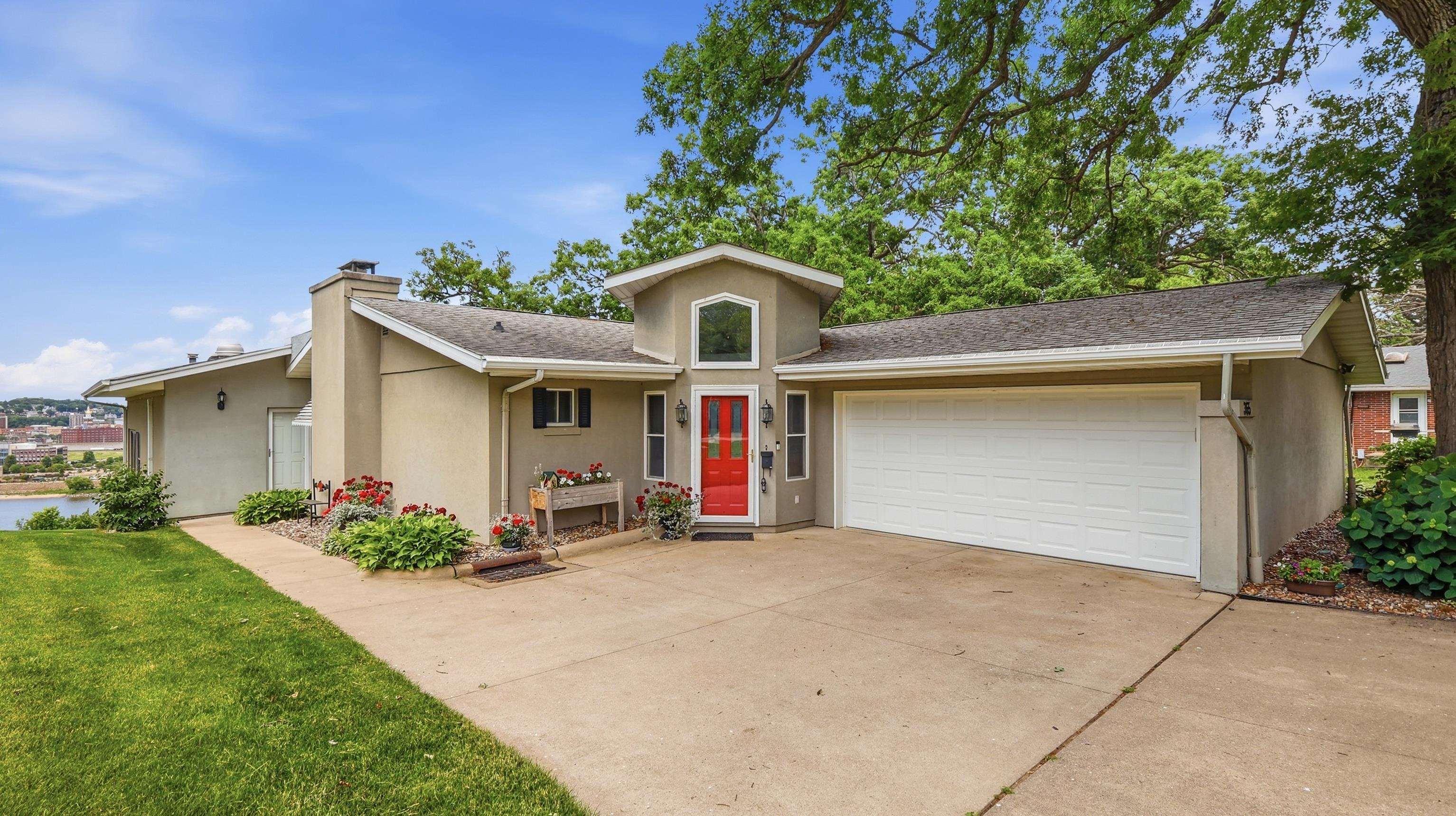Photo 1 of 62 — 365 Riverview Terrace, East Dubuque, IL 61025