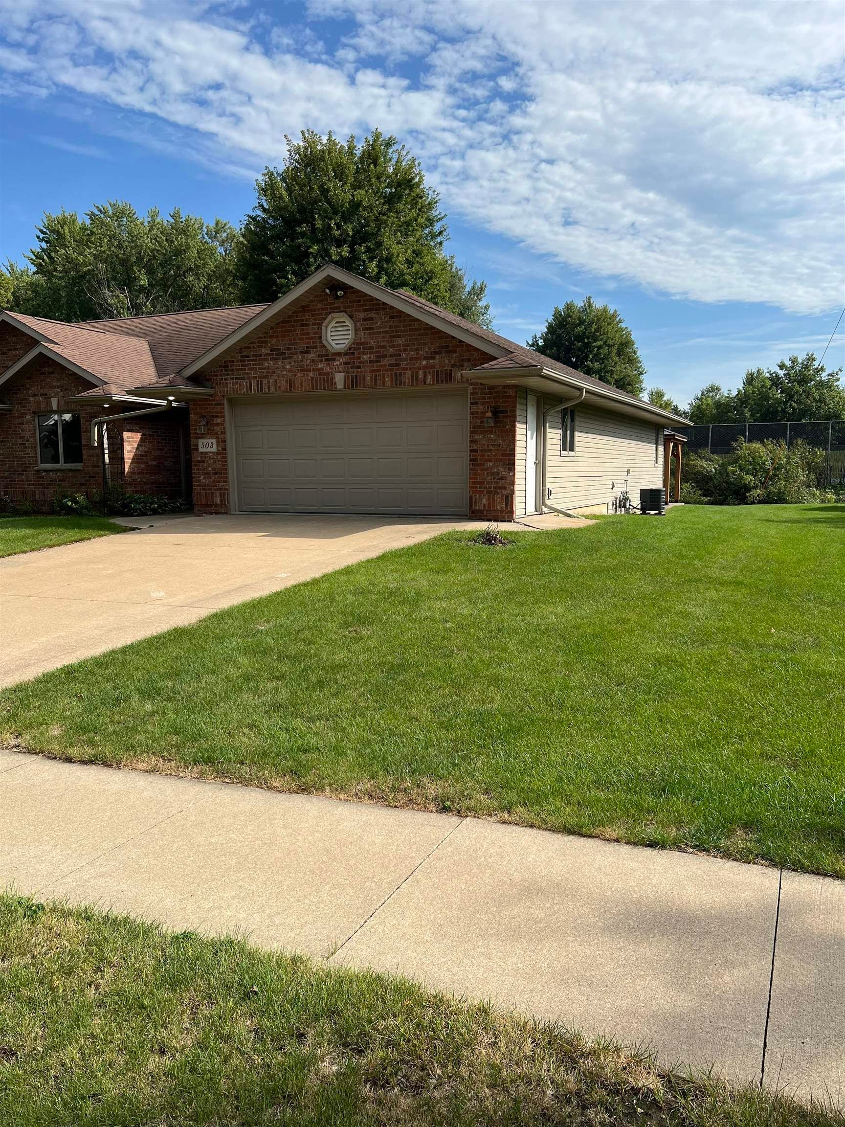 503 SW Edwards Street - Photo 2