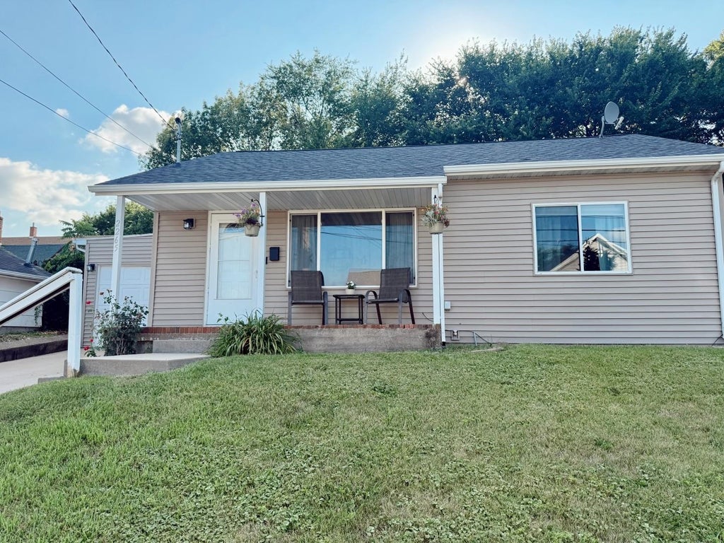 Photo of Dubuque, IA 52001 (MLS # 155273)