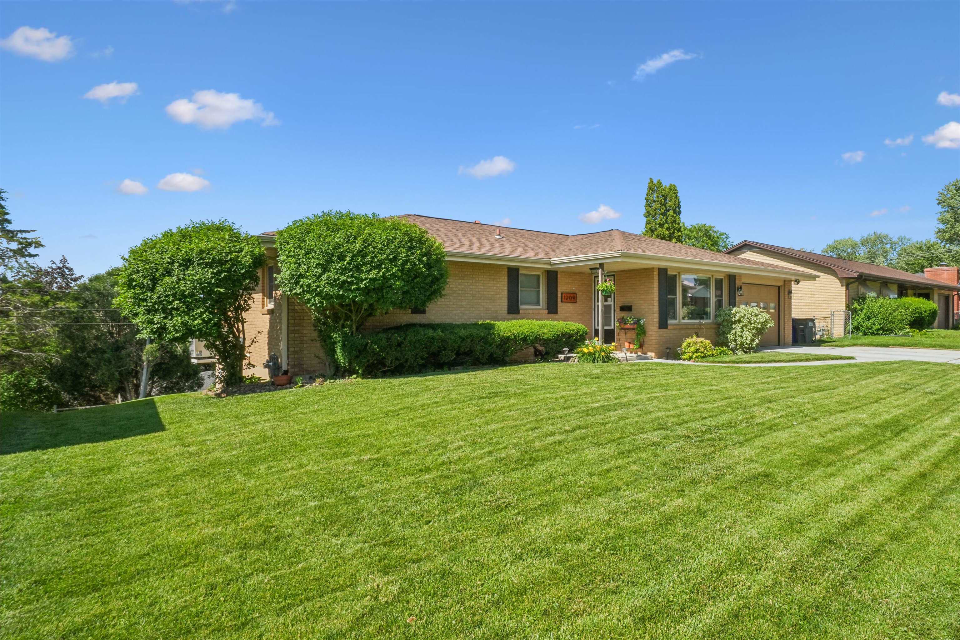 1209 Madera Street - Photo 2