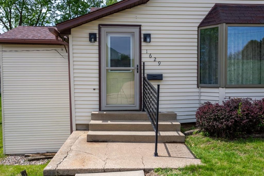 Photo of Dubuque, IA 52001 (MLS # 154623)