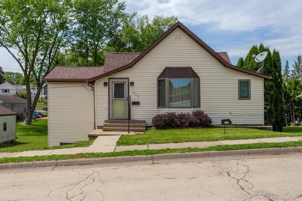 Photo of Dubuque, IA 52001 (MLS # 154623)