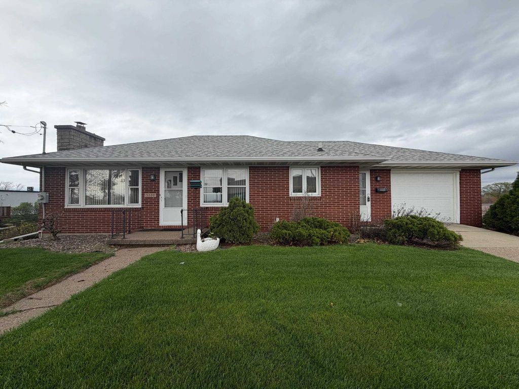 Photo of Dubuque, IA 52001 (MLS # 154403)