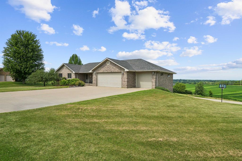 Photo of Dubuque, IA 52003 (MLS # 155185)