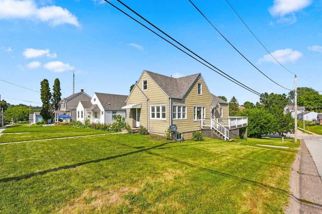 Photo of Dubuque, IA 52003 (MLS # 155387)