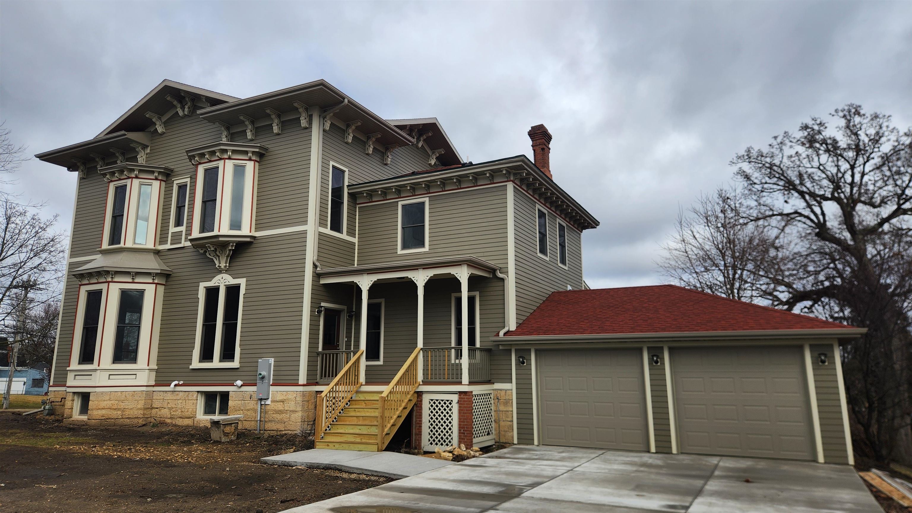 890 W 3rd Street