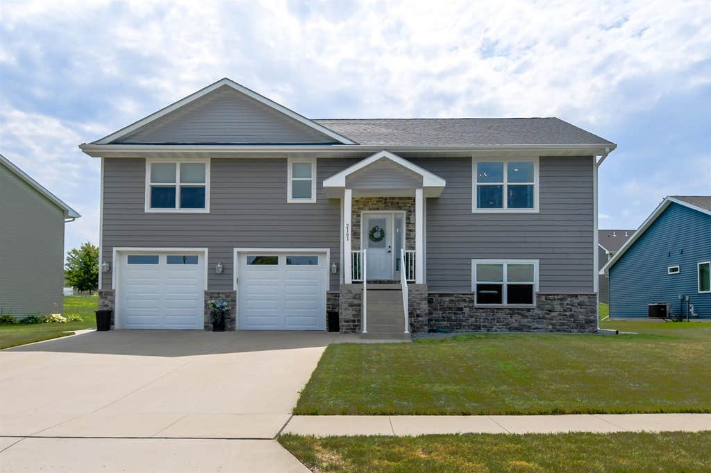 Photo of Dubuque, IA 52002 (MLS # 155420)