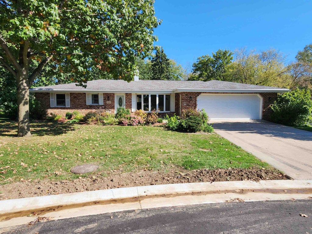 Photo of Dubuque, IA 52002 (MLS # 155925)