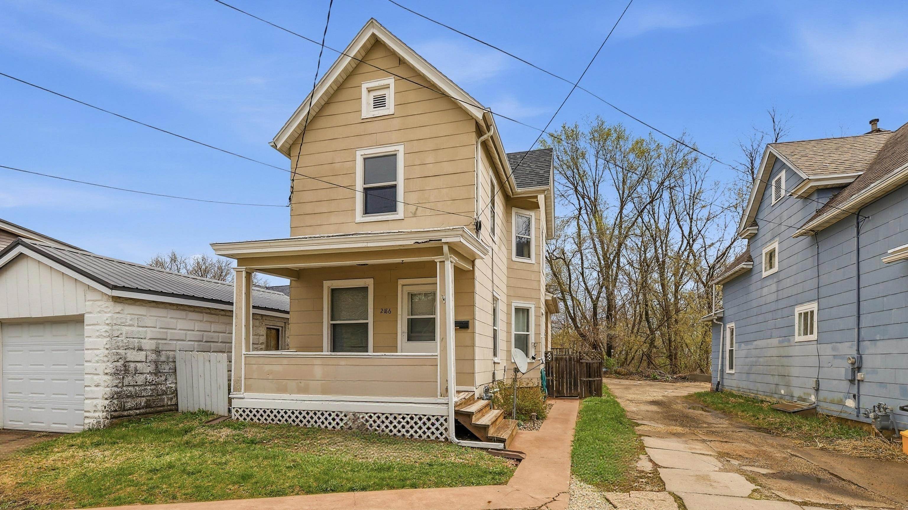 Photo 1 of 28 — 2186 Hodgdon Street, Dubuque, IA 52001