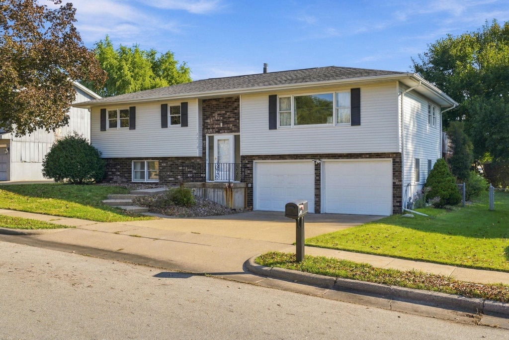 Photo of Dubuque, IA 52002 (MLS # 156007)