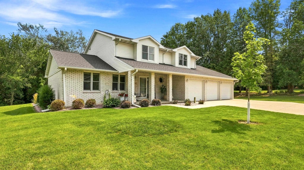 Photo of Dubuque, IA 52001 (MLS # 155441)