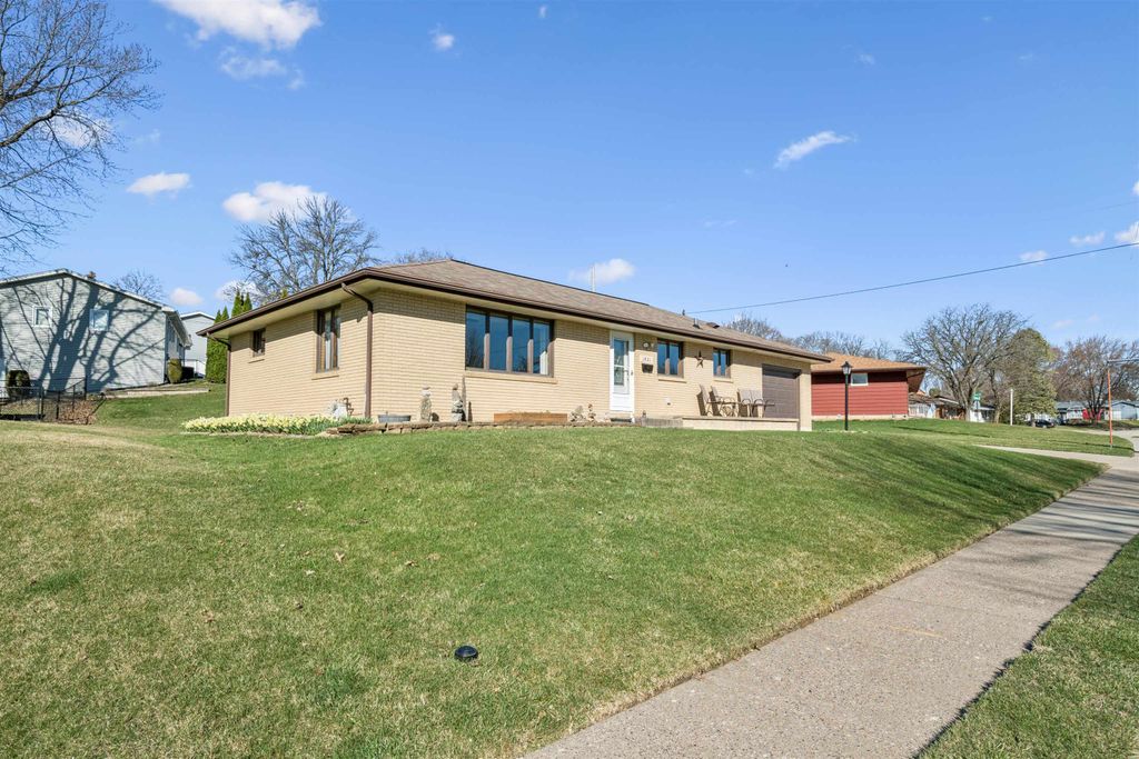 Photo of Dubuque, IA 52001 (MLS # 154247)