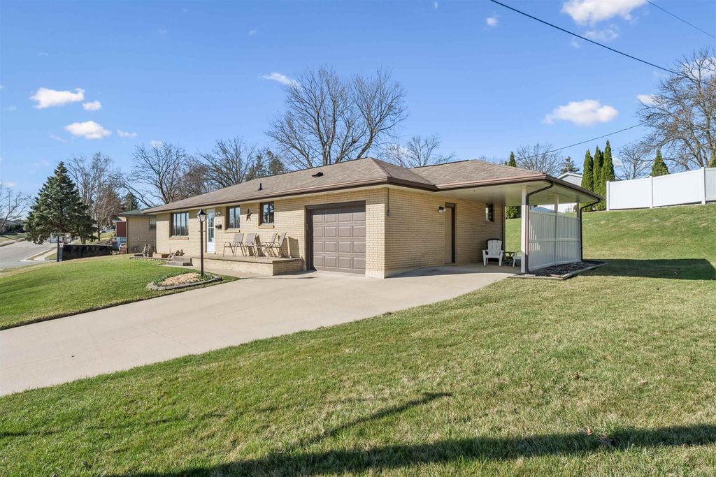 Photo of Dubuque, IA 52001 (MLS # 154247)