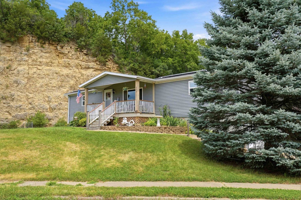 Photo of Dubuque, IA 52001 (MLS # 155801)