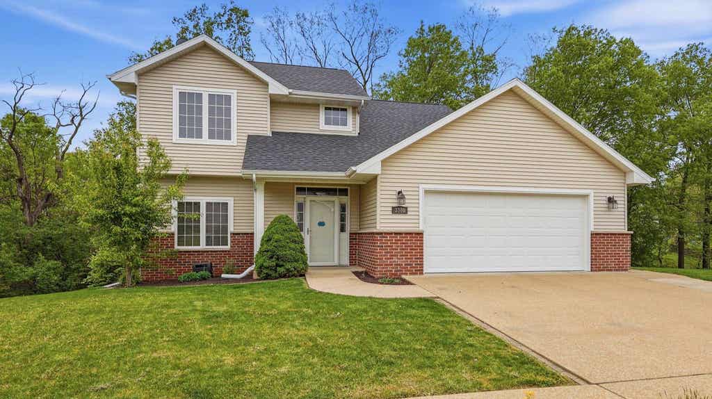 Photo of Dubuque, IA 52002 (MLS # 154870)