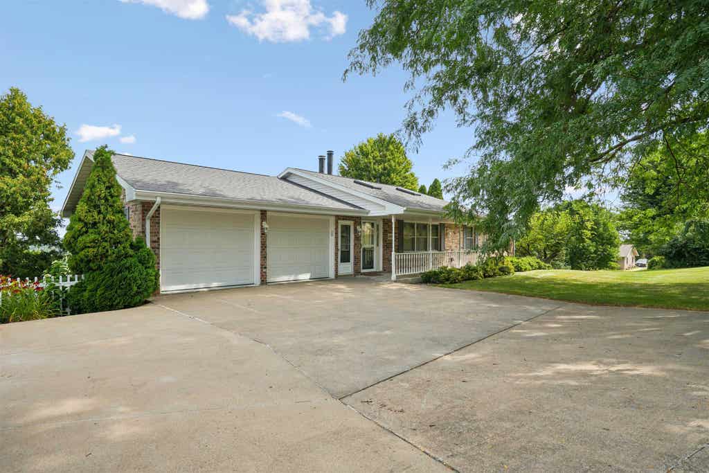 Photo of Dubuque, IA 52003 (MLS # 155357)