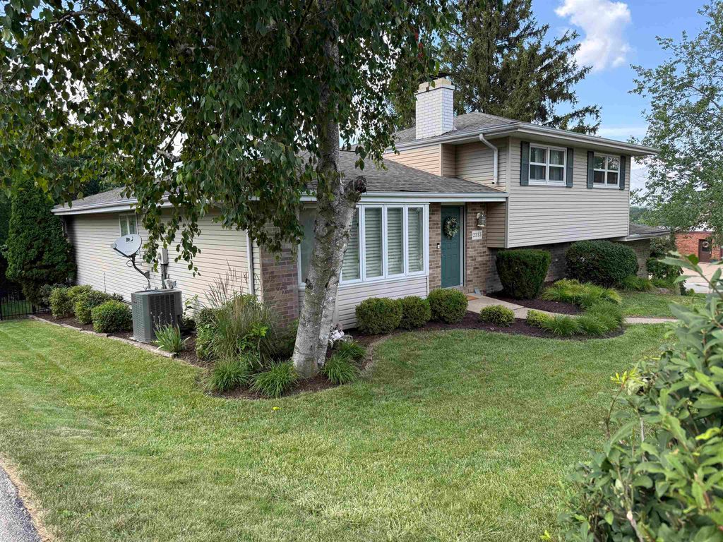 Photo of Dubuque, IA 52001 (MLS # 155144)
