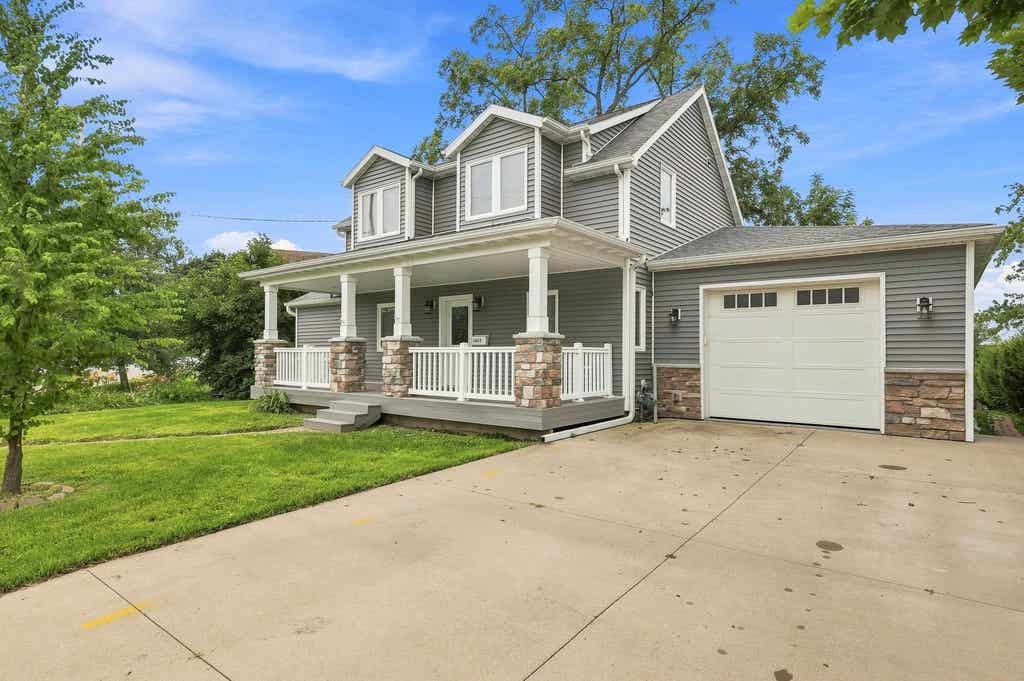 Photo of Dubuque, IA 52001 (MLS # 155467)