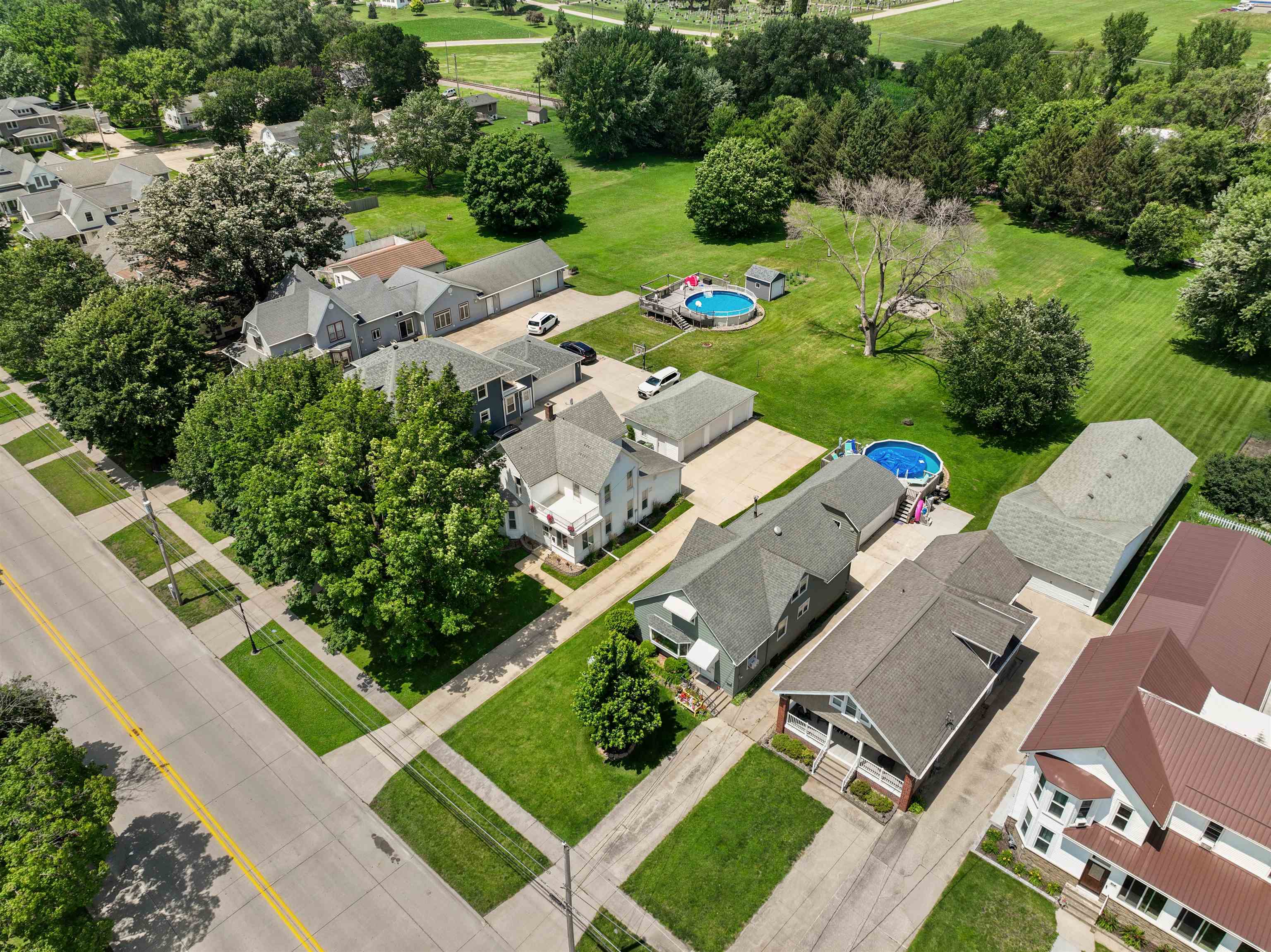 628 1st Ave W.