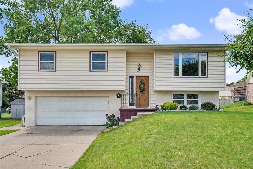 Photo of Dubuque, IA 52002 (MLS # 155078)