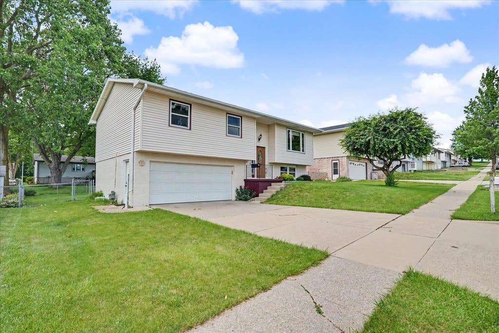 Photo of Dubuque, IA 52002 (MLS # 155078)
