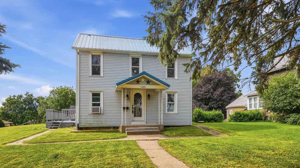 Photo of Dubuque, IA 52001 (MLS # 155172)