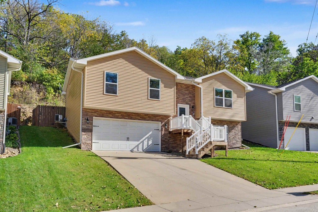 Photo of Dubuque, IA 52001 (MLS # 155896)
