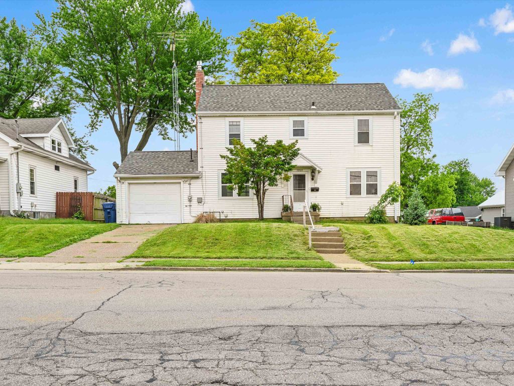 Photo of Dubuque, IA 52001 (MLS # 154721)