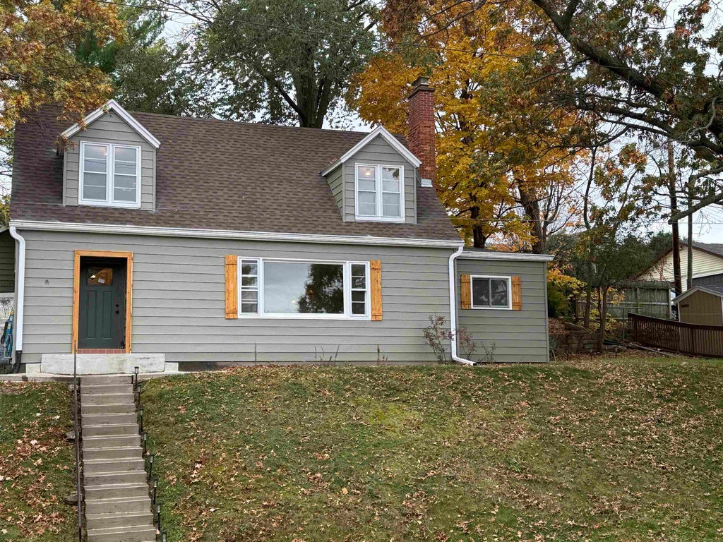 Photo of Dubuque, IA 52001 (MLS # 156070)