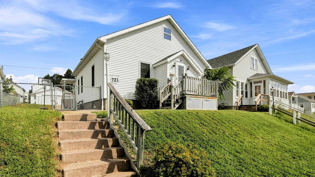 Photo of Dubuque, IA 52001 (MLS # 155614)