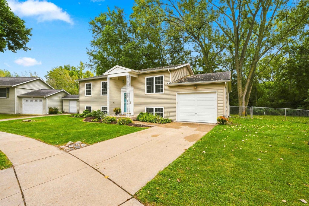 Photo of Dubuque, IA 52002 (MLS # 155658)