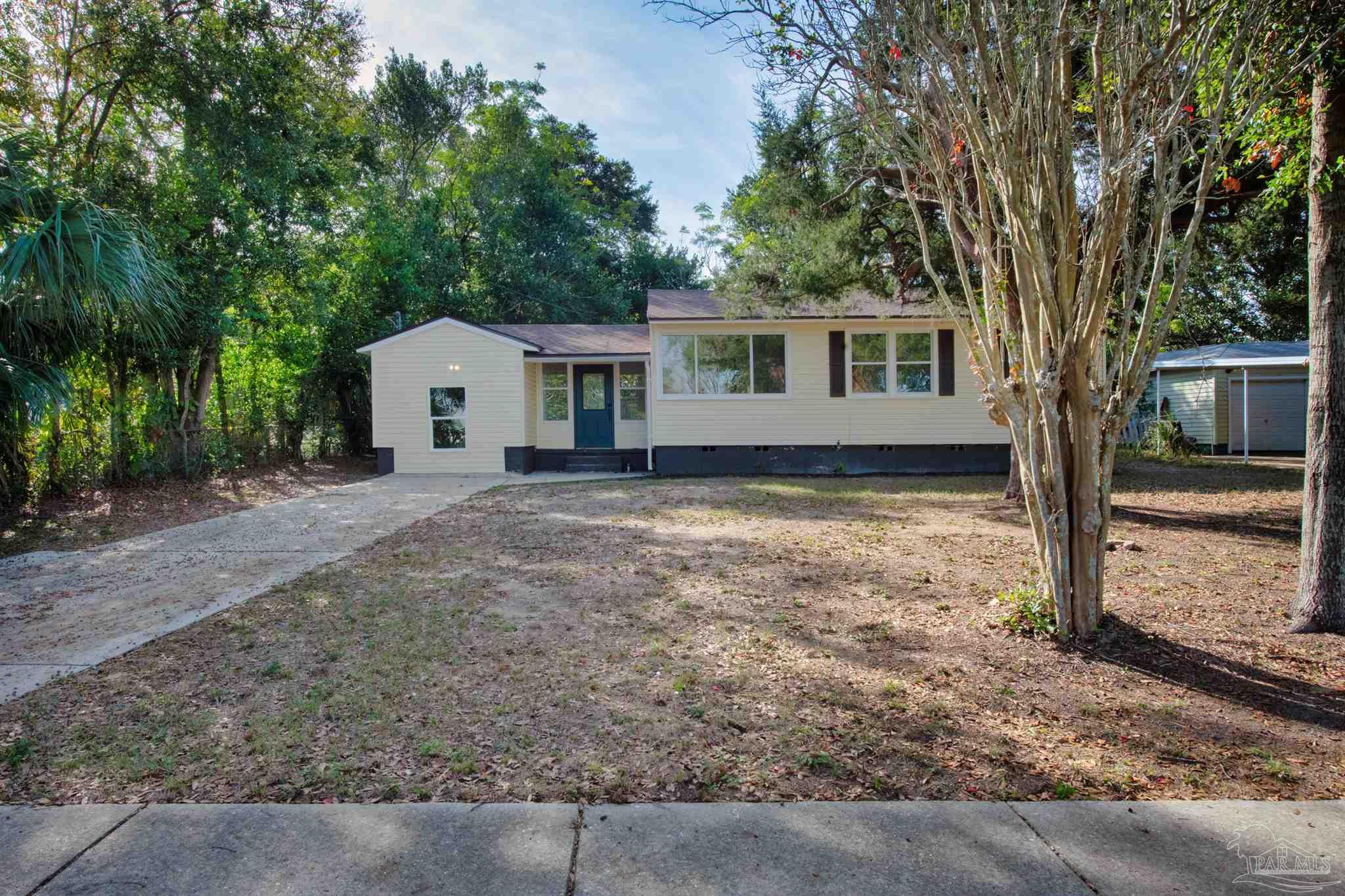 Photo 1 of 24 — 723 Lakewood Rd, Pensacola, FL 32507