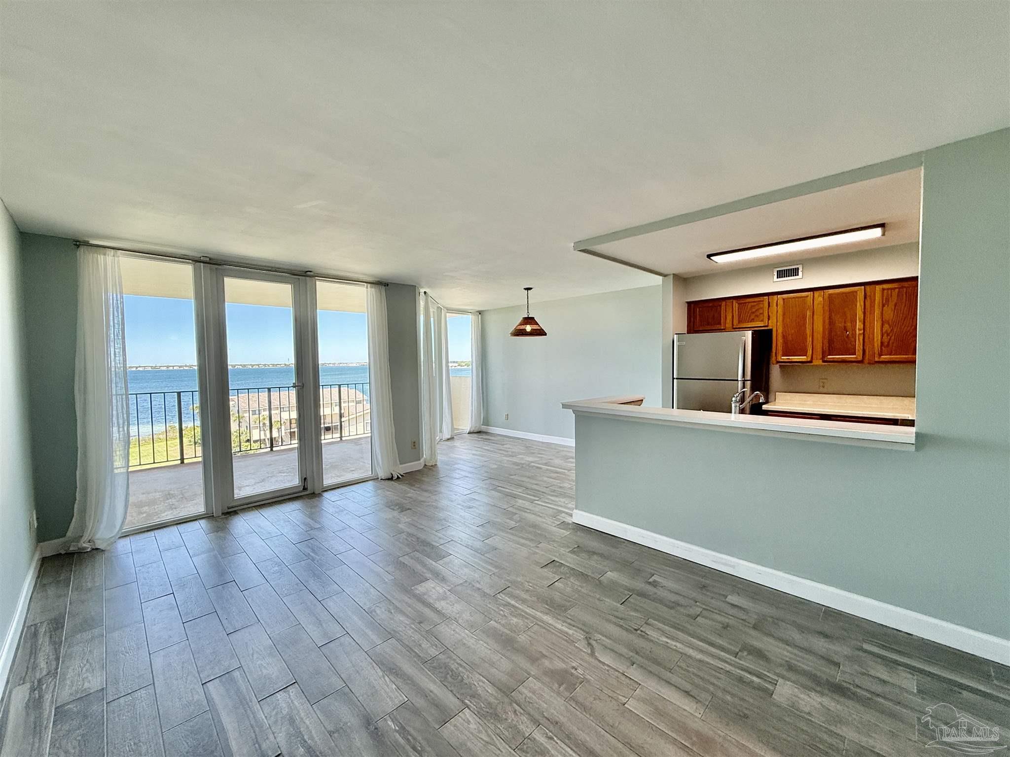 900 Ft Pickens Rd 1052