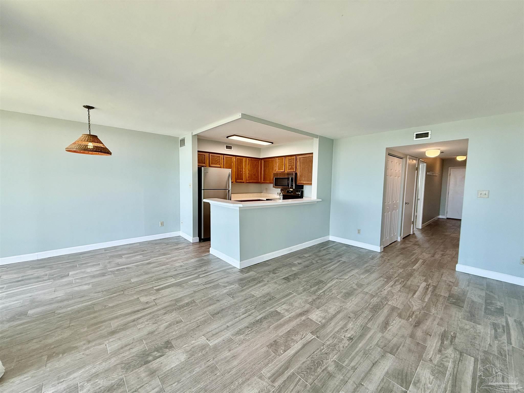 900 Ft Pickens Rd 1052