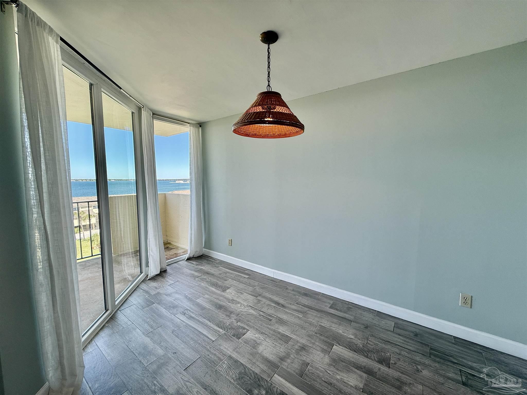 900 Ft Pickens Rd 1052