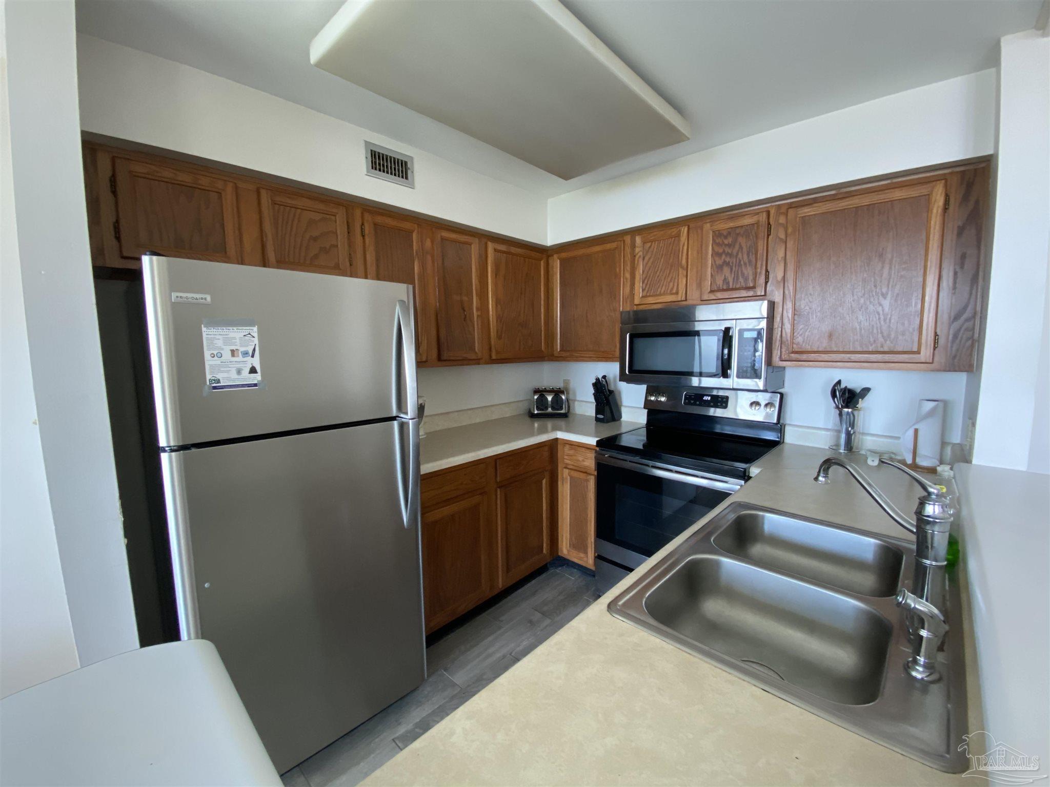 900 Ft Pickens Rd 1052