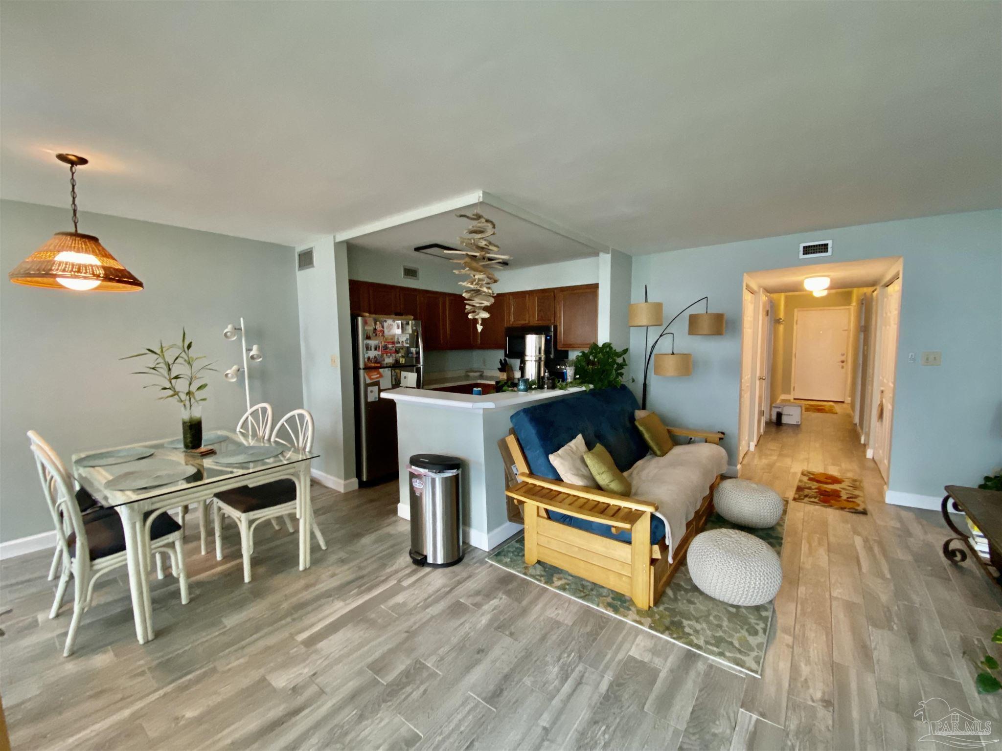 900 Ft Pickens Rd 1052