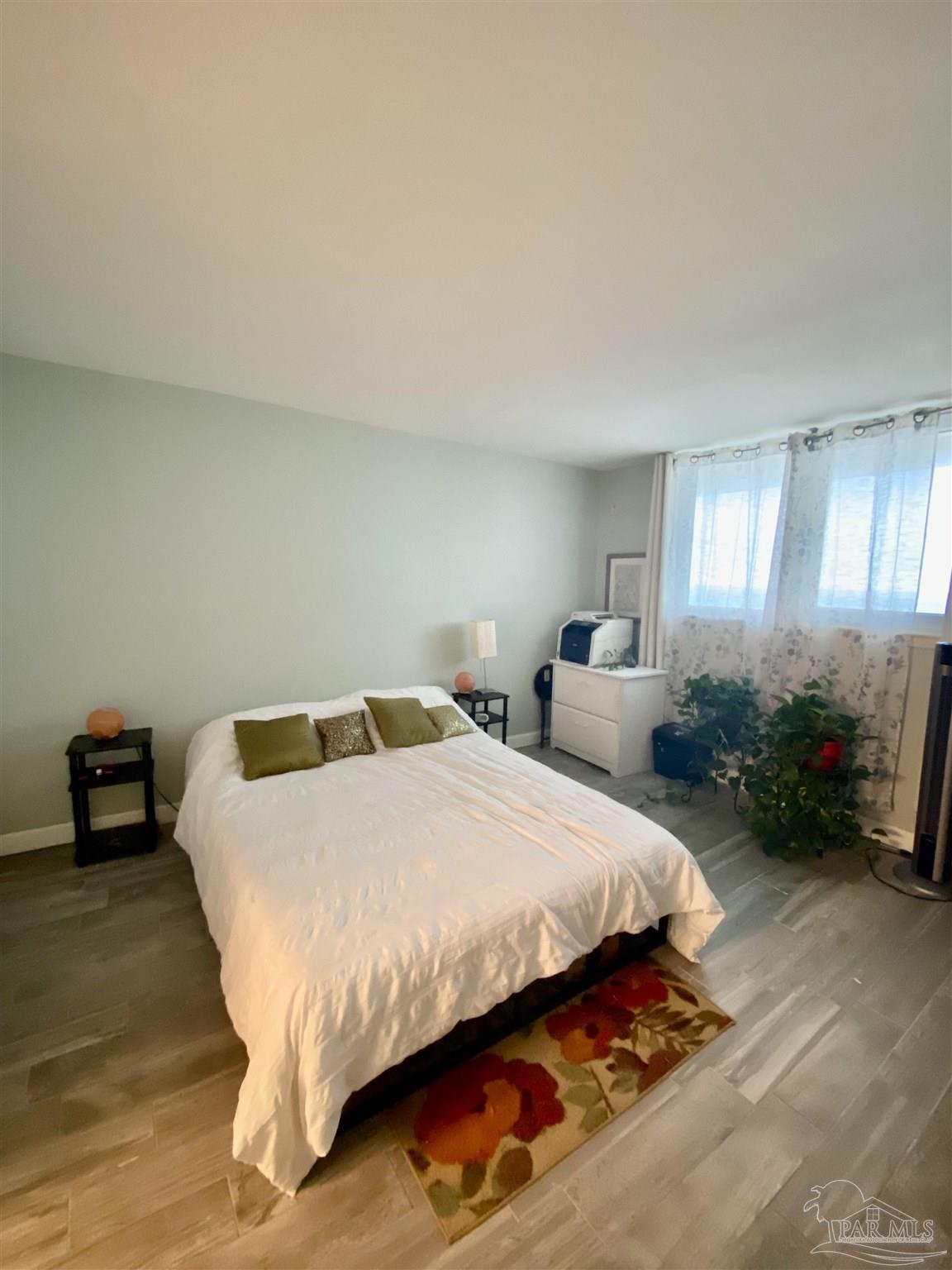 900 Ft Pickens Rd 1052