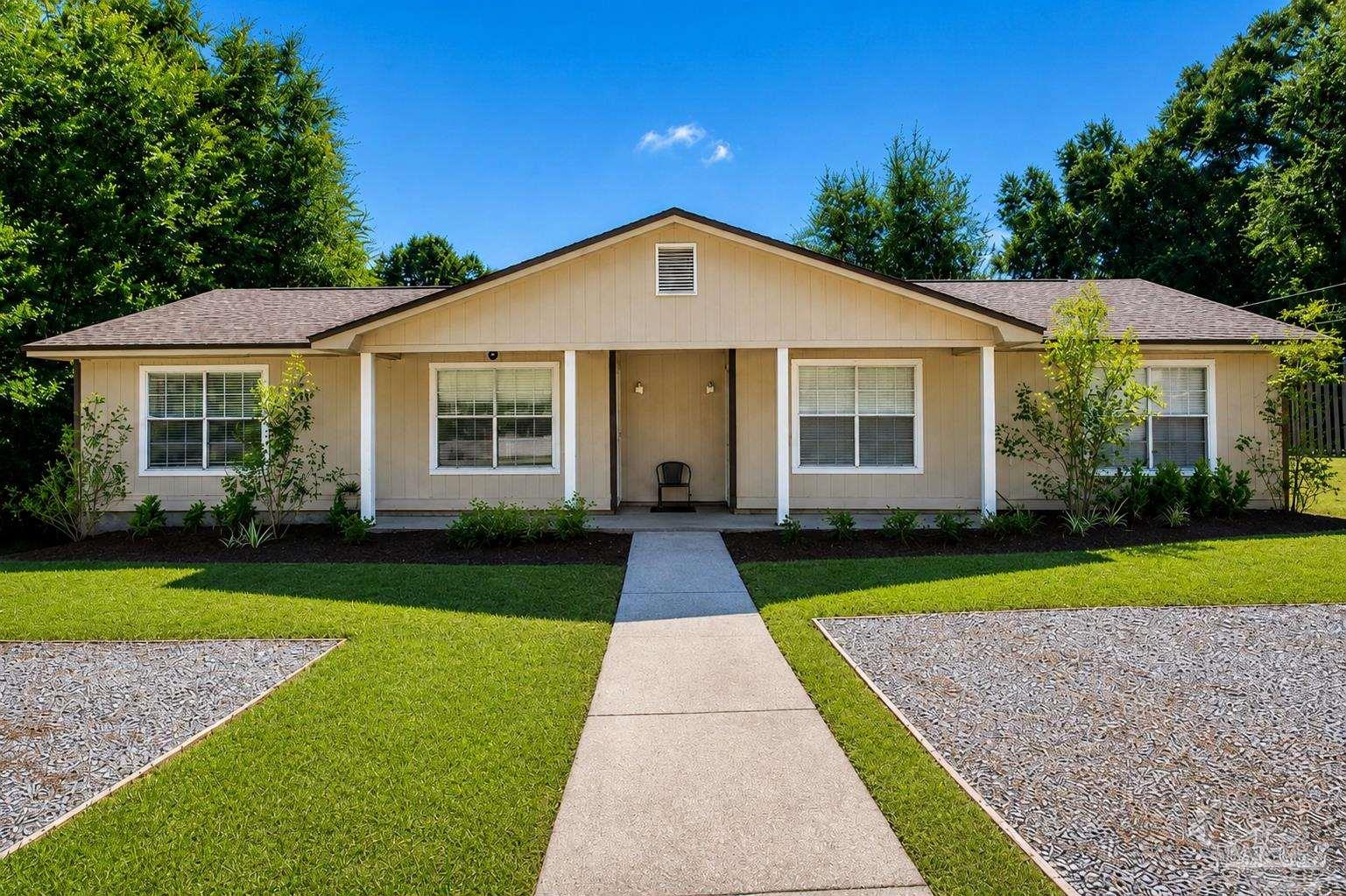 Photo 1 of 18 — 10140 Guidy Ln, Pensacola, FL 32514