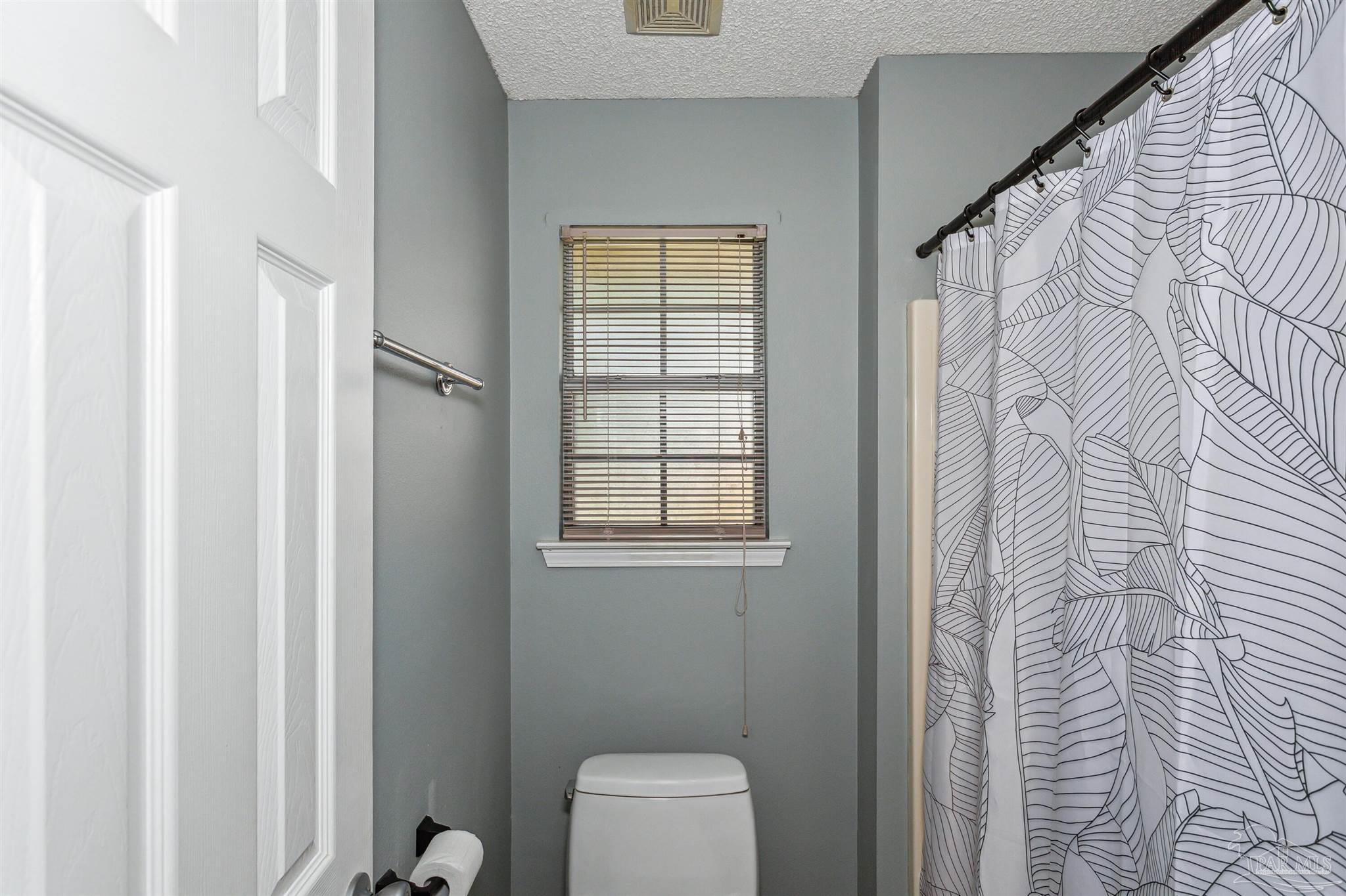 Gulf Breeze, Florida 32563, United States, 4 Bedrooms Bedrooms, ,2 BathroomsBathrooms,Residential,Contingent,47917