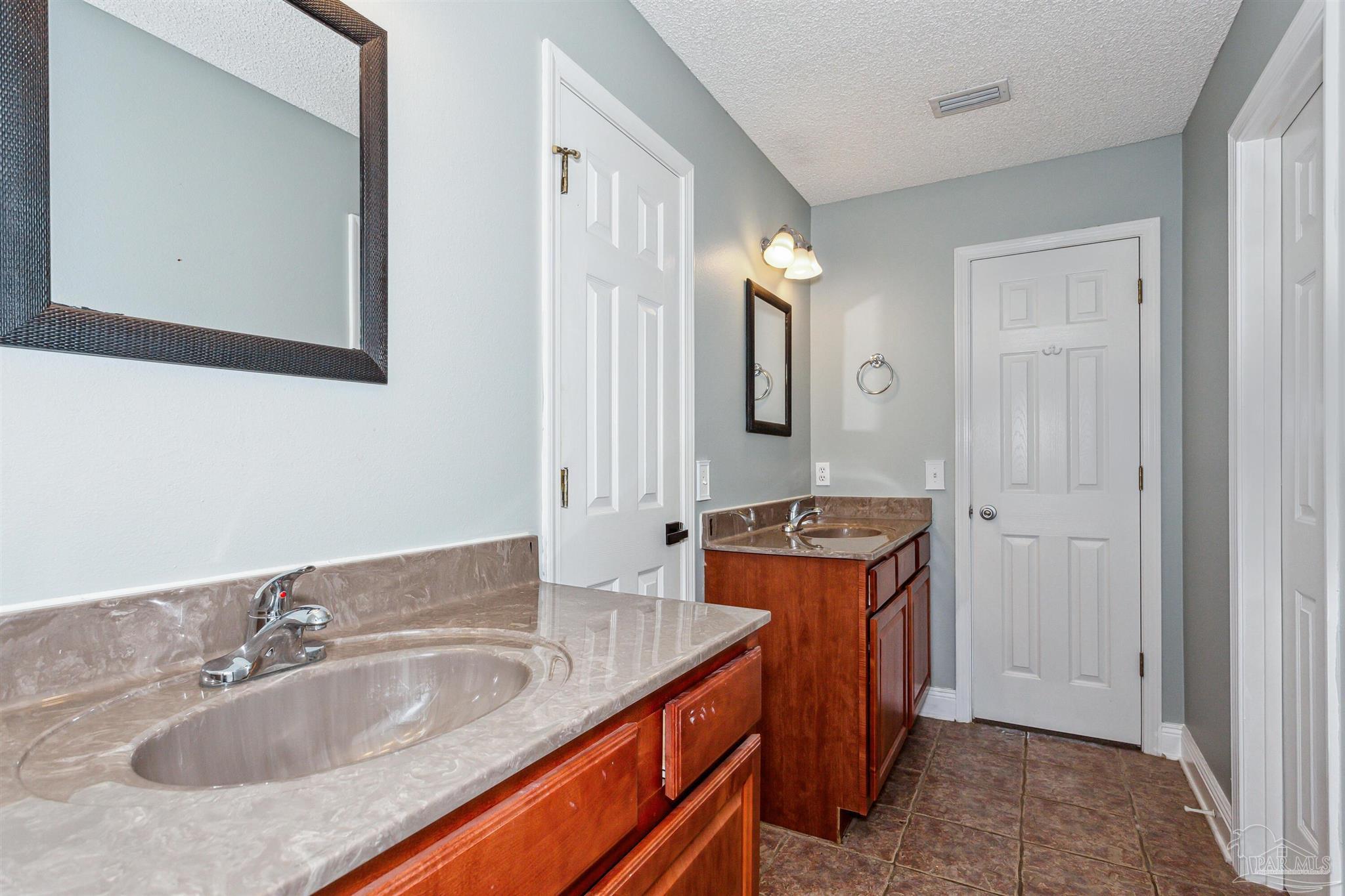 Gulf Breeze, Florida 32563, United States, 4 Bedrooms Bedrooms, ,2 BathroomsBathrooms,Residential,Contingent,47917