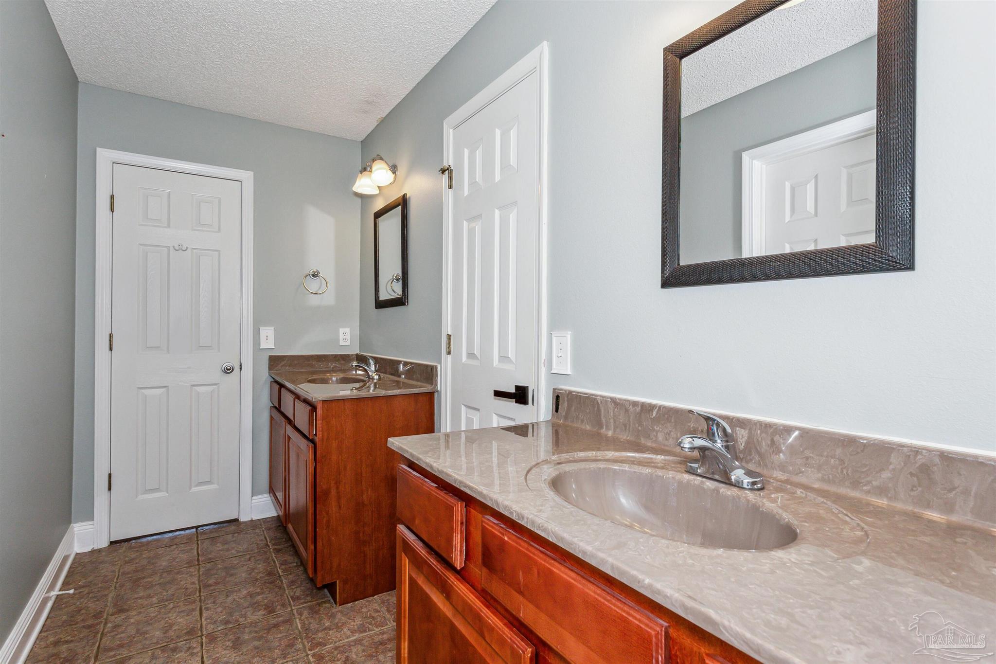 Gulf Breeze, Florida 32563, United States, 4 Bedrooms Bedrooms, ,2 BathroomsBathrooms,Residential,Contingent,47917