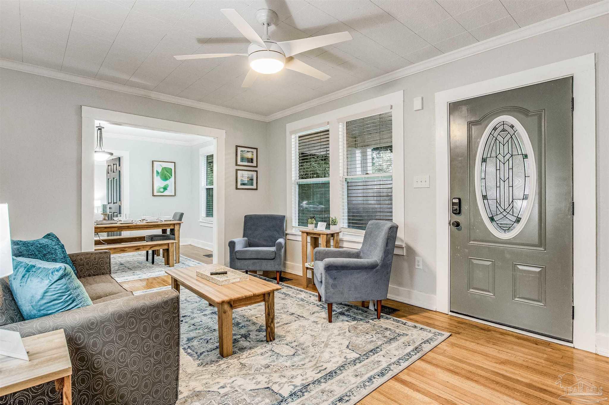 2624 W De Soto St